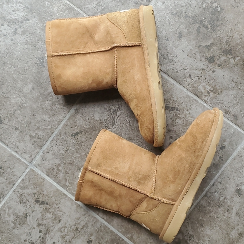 UGG classic short II chestnut medium tan uggs boots booties size 4 - Picture 11 of 11